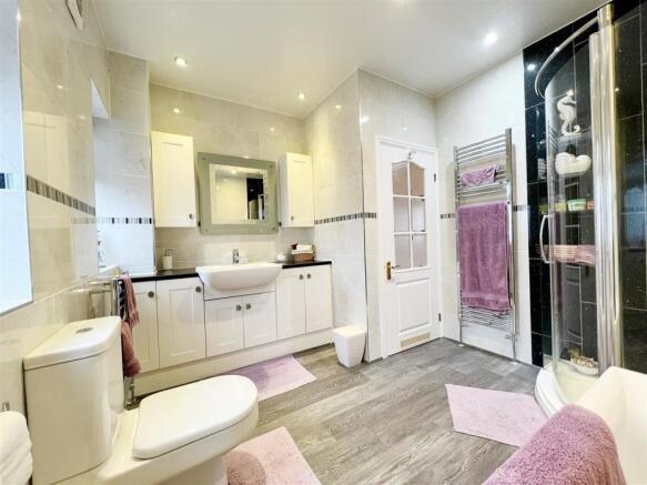 Bathroom 2.jpg