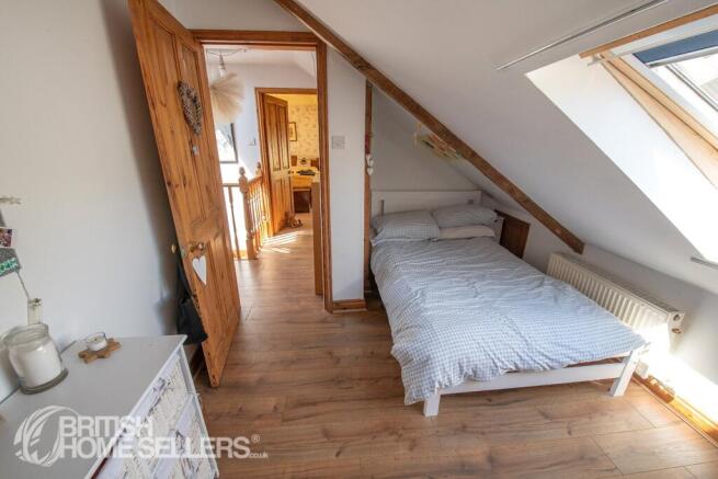 4 bed Semi-Detached for sale Image 8