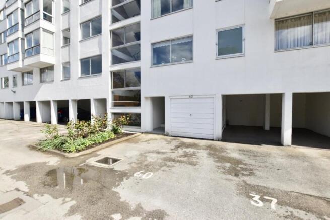 Garage & Parking