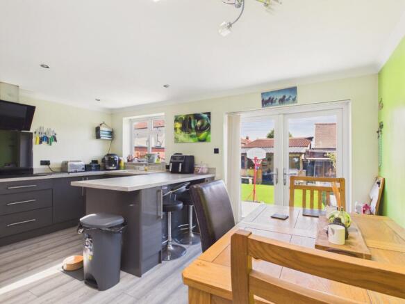 3 bed Semi-Detached for sale Image 4
