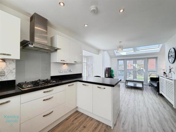 3 bed Detached for sale Image 6