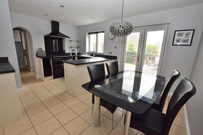 OPEN PLAN DINING KITCHEN