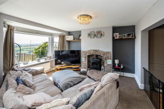 4 bed Semi-Detached for sale Image 11