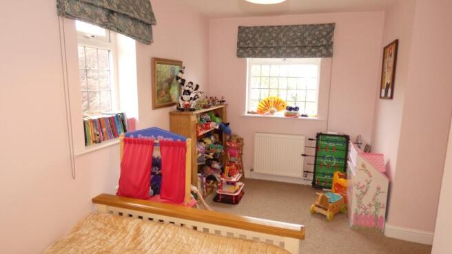 5 bed Semi-Detached for sale Image 11