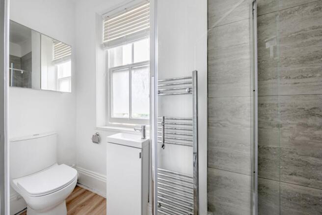 3 bed Flat to rent Image 11