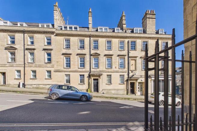 Flat 1, 4 Fountain Buildings, Walcot, Bath BA1 5DU