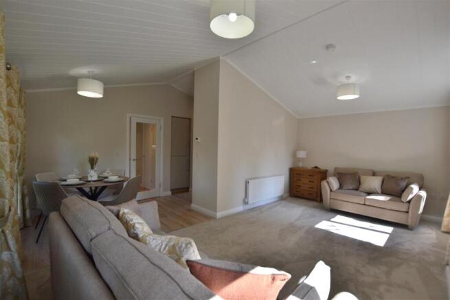 Woodland Rise, Grange Estate, Church Crookham photo 4