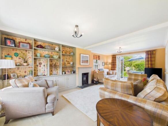 4 bed Detached for sale Image 9
