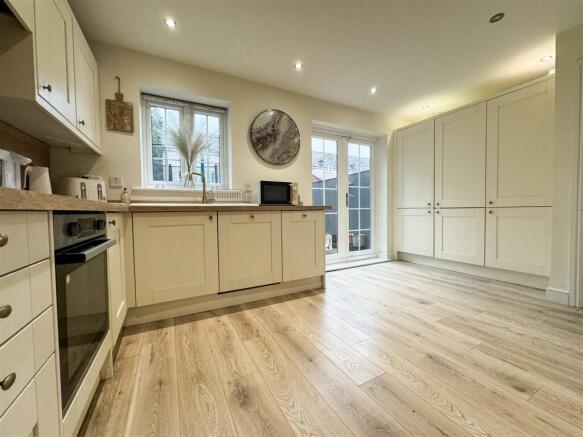 OPEN PLAN FAMILY ROOM