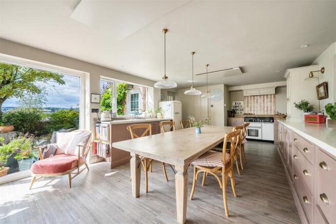Kitchen/Dining Area