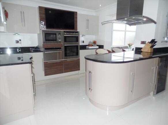 ADDITIONAL kitchen photo