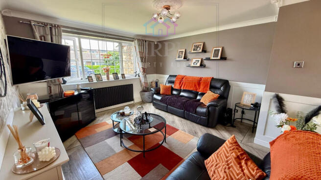 4 bed Semi-Detached for sale Image 5