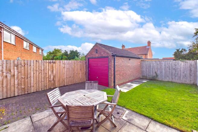 Carlton Road - Garden with garage