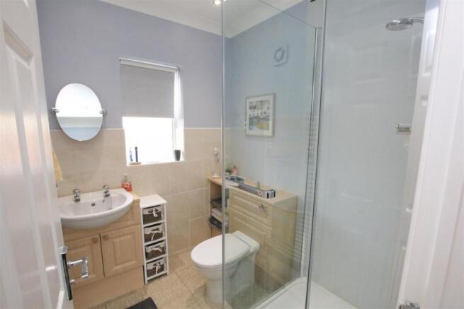EN SUITE SHOWER ROOM