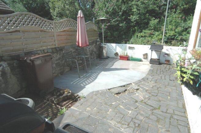SIDE PATIO