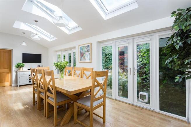 4 bed Semi-Detached for sale Image 10