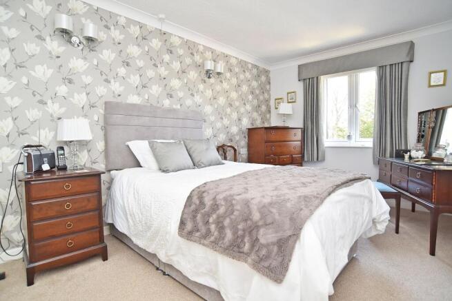 2 bed Flat for sale Image 6