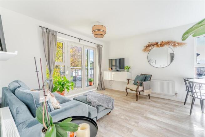 Modern, two bedroom apartment, nestled in the heart of Yatton village photo 4
