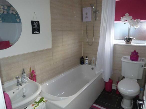 BATHROOM/WC