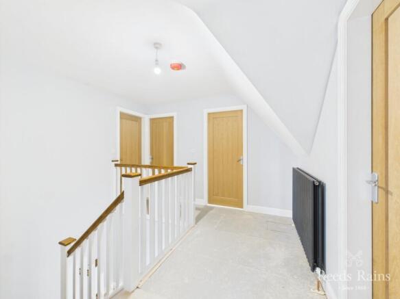 4 bed Detached for sale Image 11