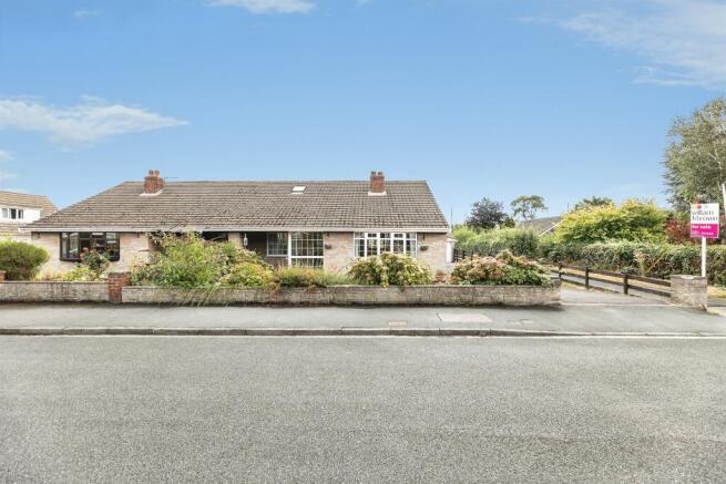 2 bed Semi-Detached Bungalow for sale Image 8