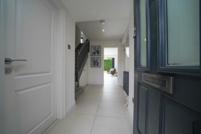 2 Range Avenue (14).jpg