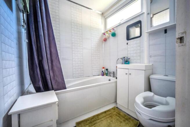 Chalet 209 Carmarthen Bay Holiday Village, Carmarthen Bay Holiday Camp, Kidwelly, Dyfed, SA17 5HQ photo 4