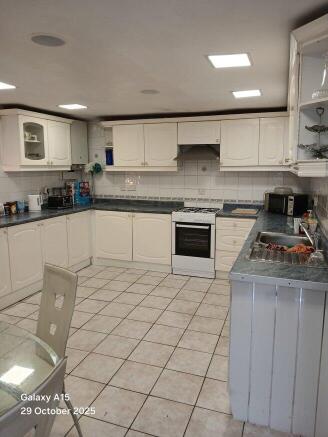 2 bed Flat to rent Image 9
