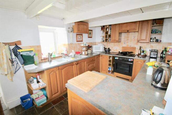Kitchen 2.jpg