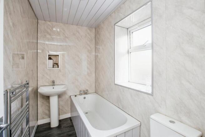 4 bed Terraced to rent Image 5
