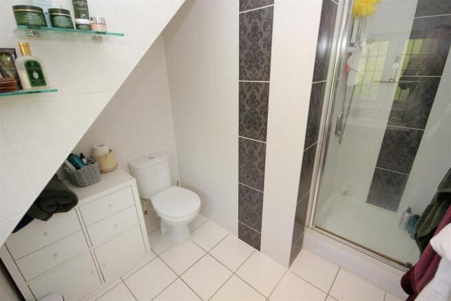 Ensuite1a.jpg