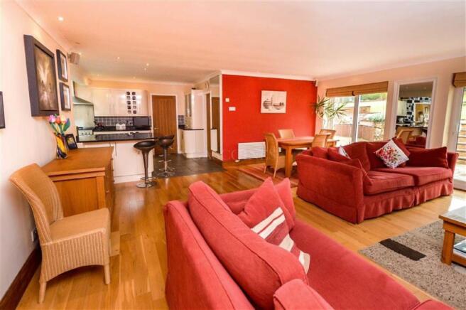 LIVING AREA 2
