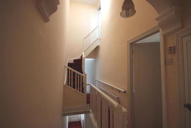 FIRST FLOOR LANDING