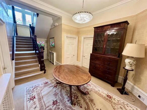 6 bed Detached for sale Image 6
