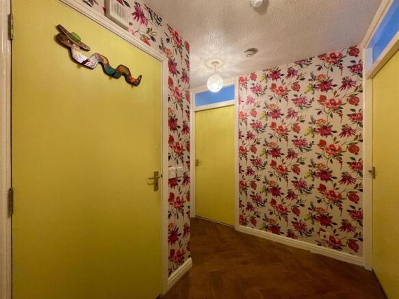 2 bed Apartment for sale Image 12