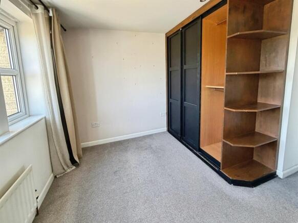 3 bed Apartment for sale Image 10