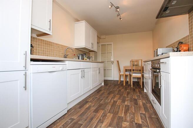 Kitchen 2.jpg