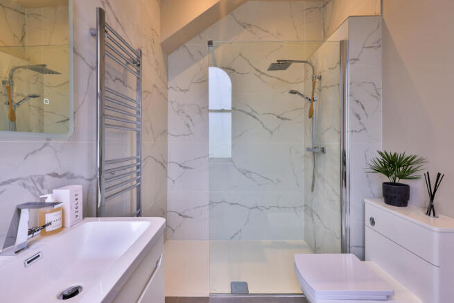 5 bed Town House for sale Image 12