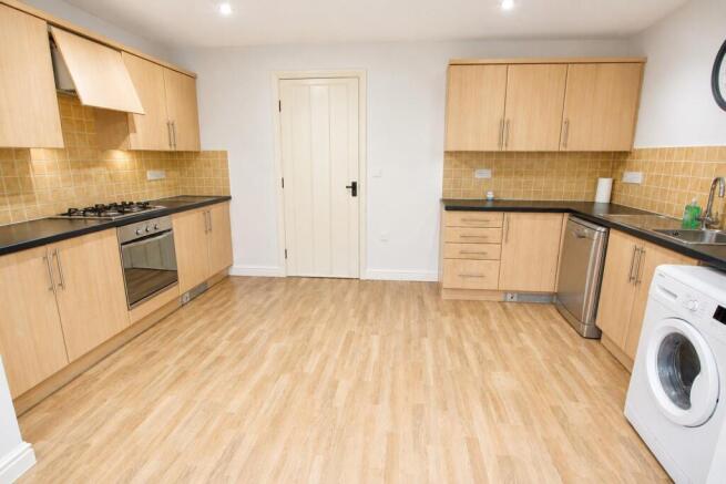 4 bed Town House for sale Image 4