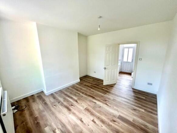 2 bed Terraced to rent Image 4
