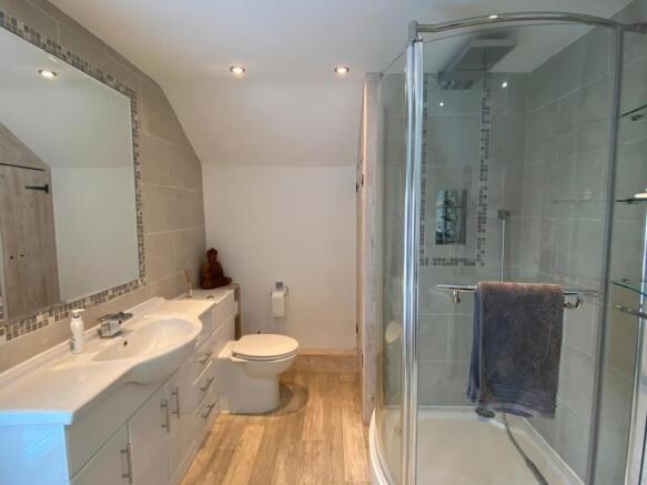 25 Heol Llanelli bath1-2.jpg