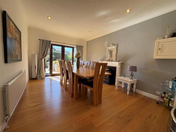 4 bed Detached for sale Image 12