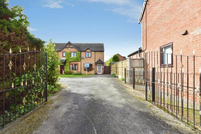3 bed Semi-Detached for sale Image 4