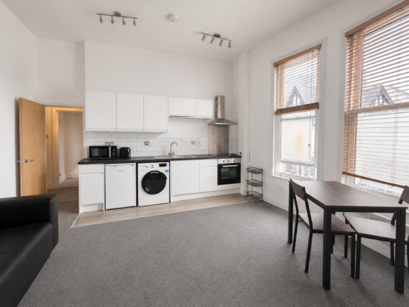 OPEN PLAN LIVING & KITCHEN
