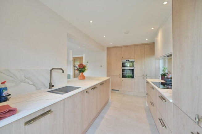 4 bed Detached for sale Image 10