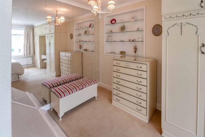 4 bed House for sale Image 11