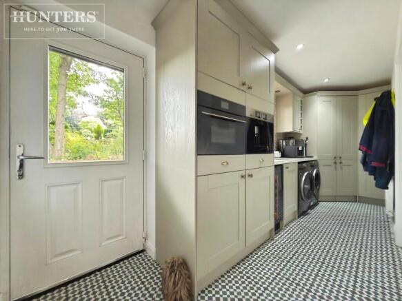 4 bed Detached for sale Image 6