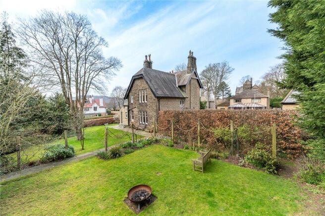 5 bed Detached for sale Image 12