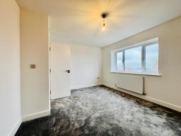 4 bed Detached for sale Image 12