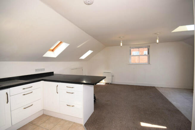 KITCHEN/LOUNGE